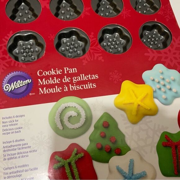 Wilton: 24  COOKIE PAN #2105 NON STICK Christmas Tree, Present, Snowflake A12 - Picture 3 of 6